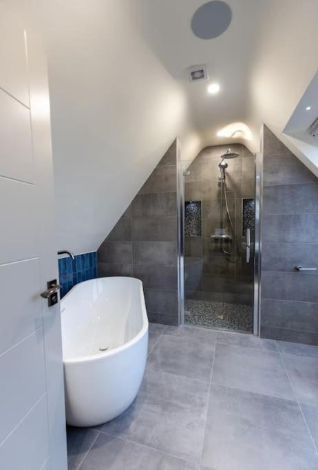 Luxury Town Centre Apartment クックスタウン エクステリア 写真