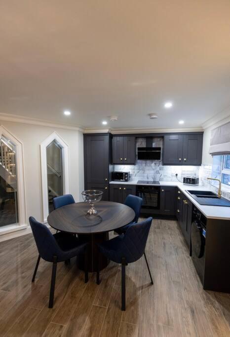 Luxury Town Centre Apartment クックスタウン エクステリア 写真
